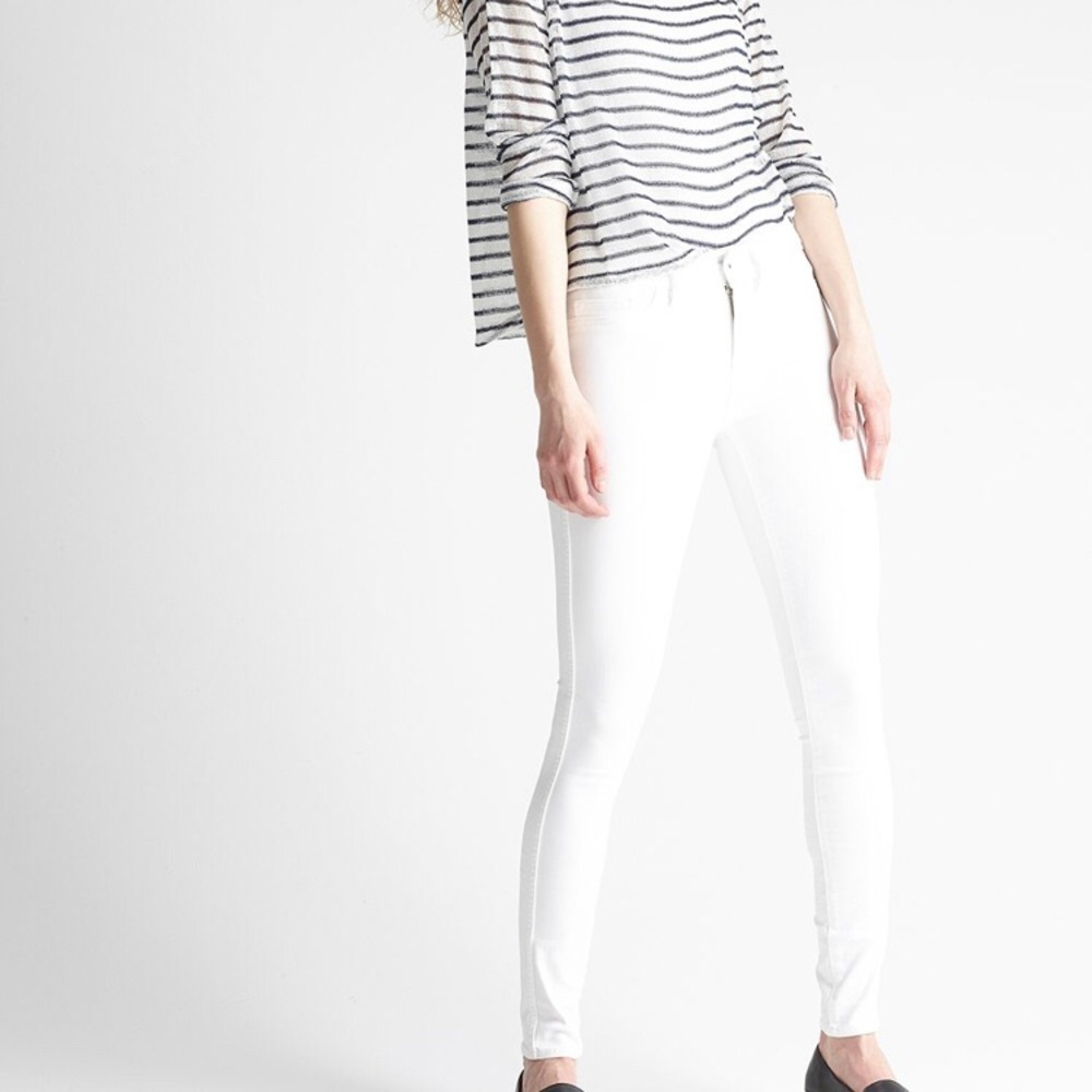 Yummie skinny white jeans! NWT size 29